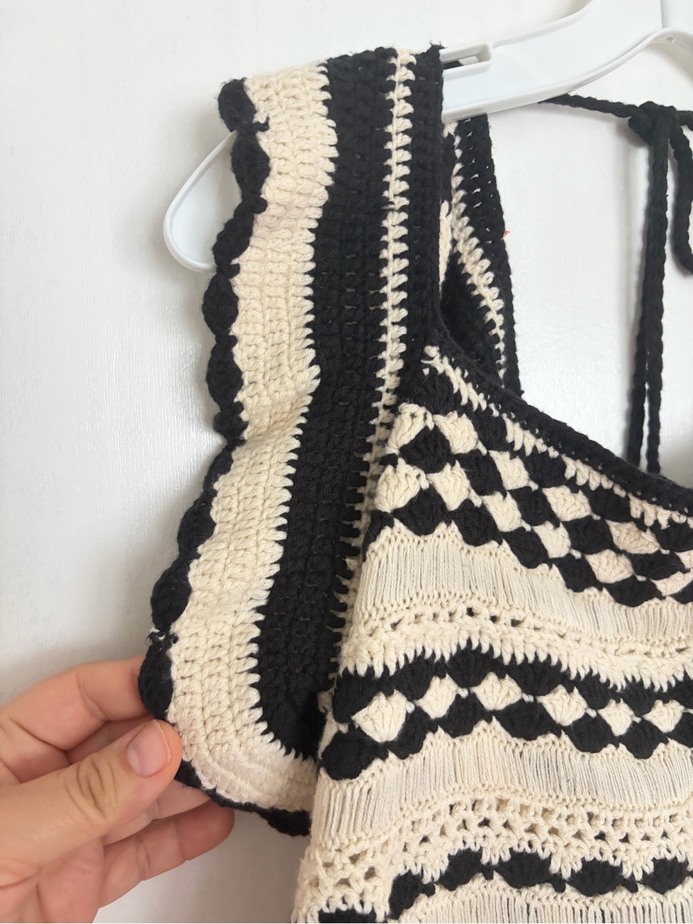 Forever 21 Black and Cream Crochet Tank Top Sise S - Picture 4 of 10